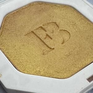 Fenty Beauty highlighter